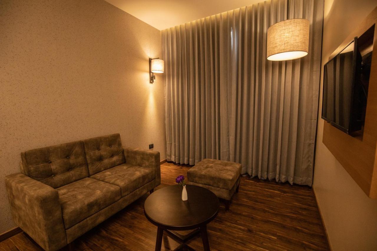 The Vern At Blvd 纳西克 外观 照片