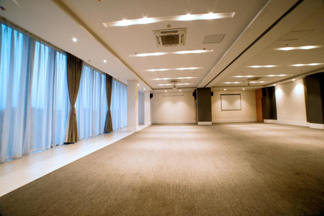 The Vern At Blvd 纳西克 外观 照片